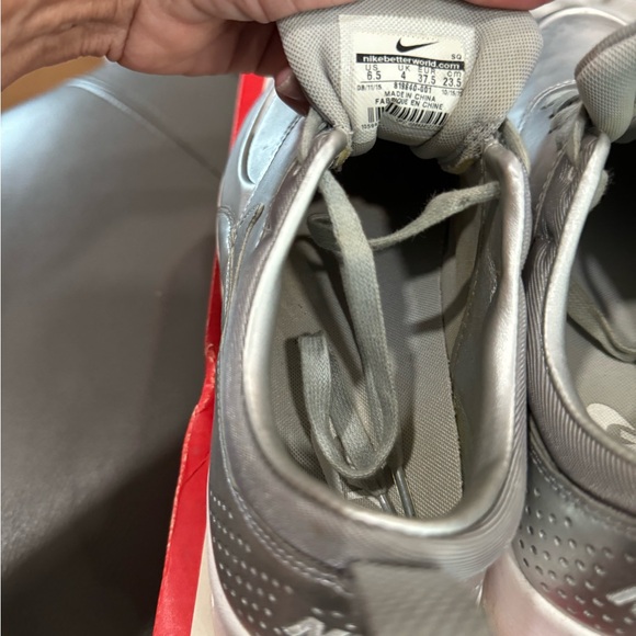 Vintage collection
W Nike Air Max Thea Metallic 6.5 Metallic Silver - Picture 6 of 9